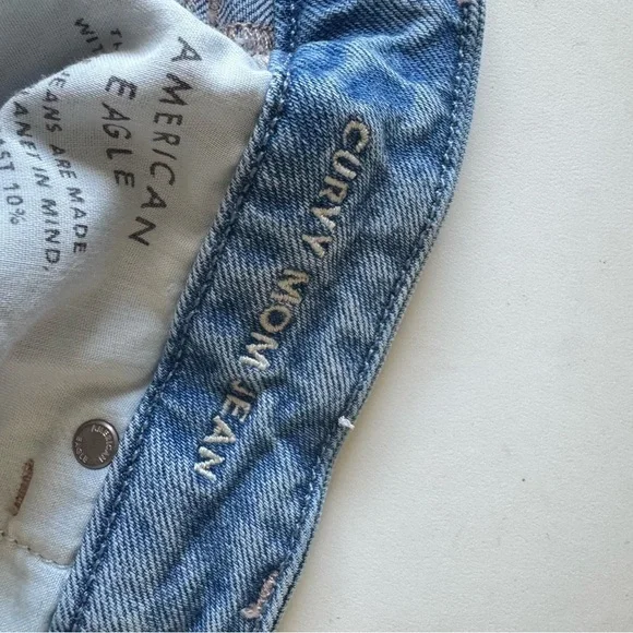 American Eagle strigid curvy mom jean distressed denim jeans size 8 - Picture 6 of 6